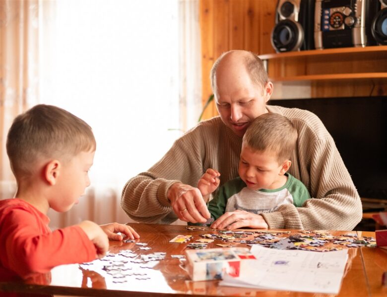 Découvrez les jeux de société incontournables pour les soirées en famille