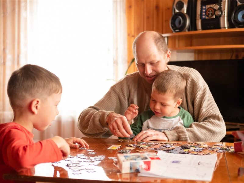 Découvrez les jeux de société incontournables pour les soirées en famille