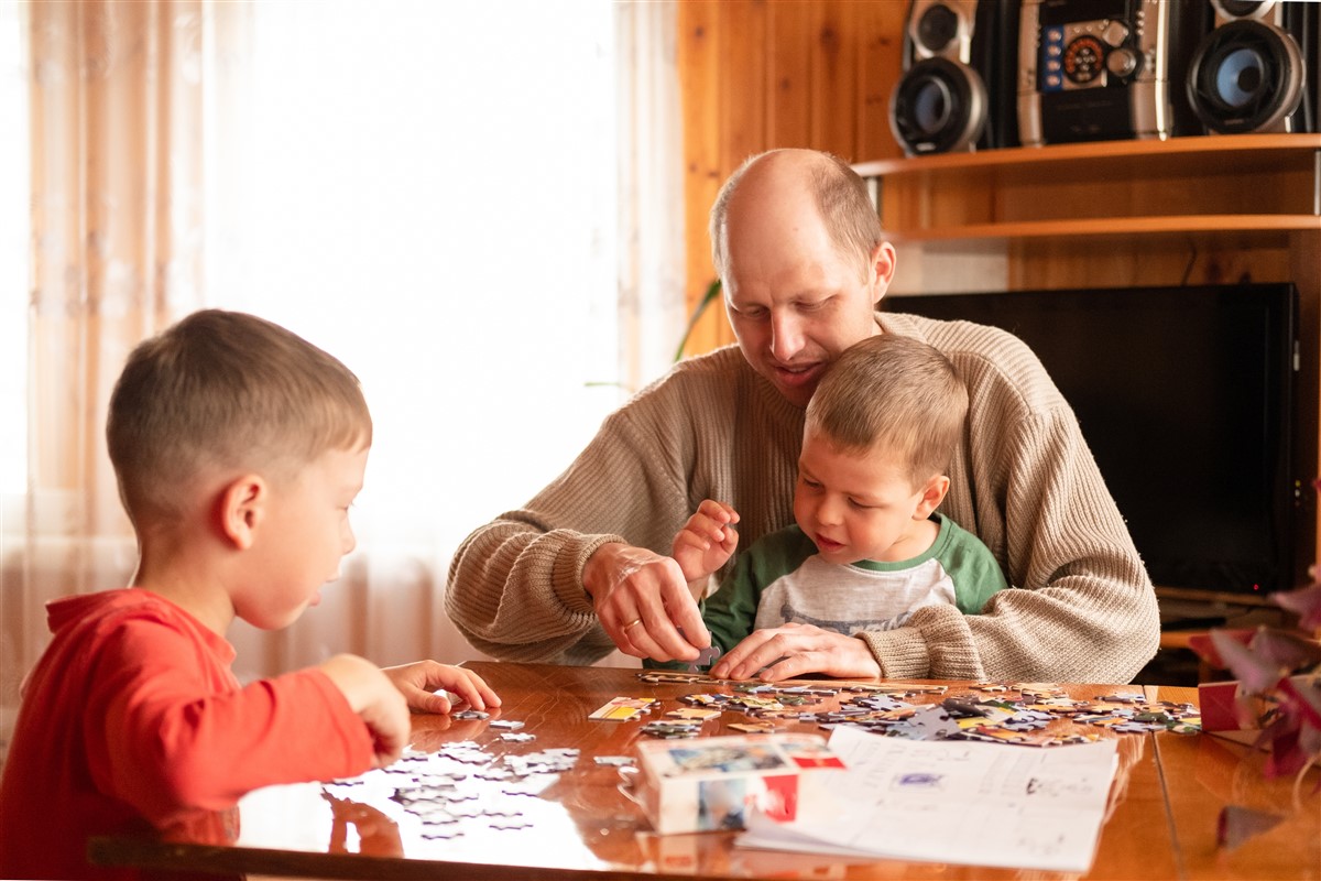 jeux de société incontournables pour les soirées en famille