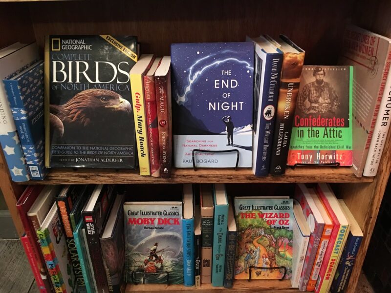 Inspirez-vous avec ces magnifiques maquettes Book Nook à travers le monde